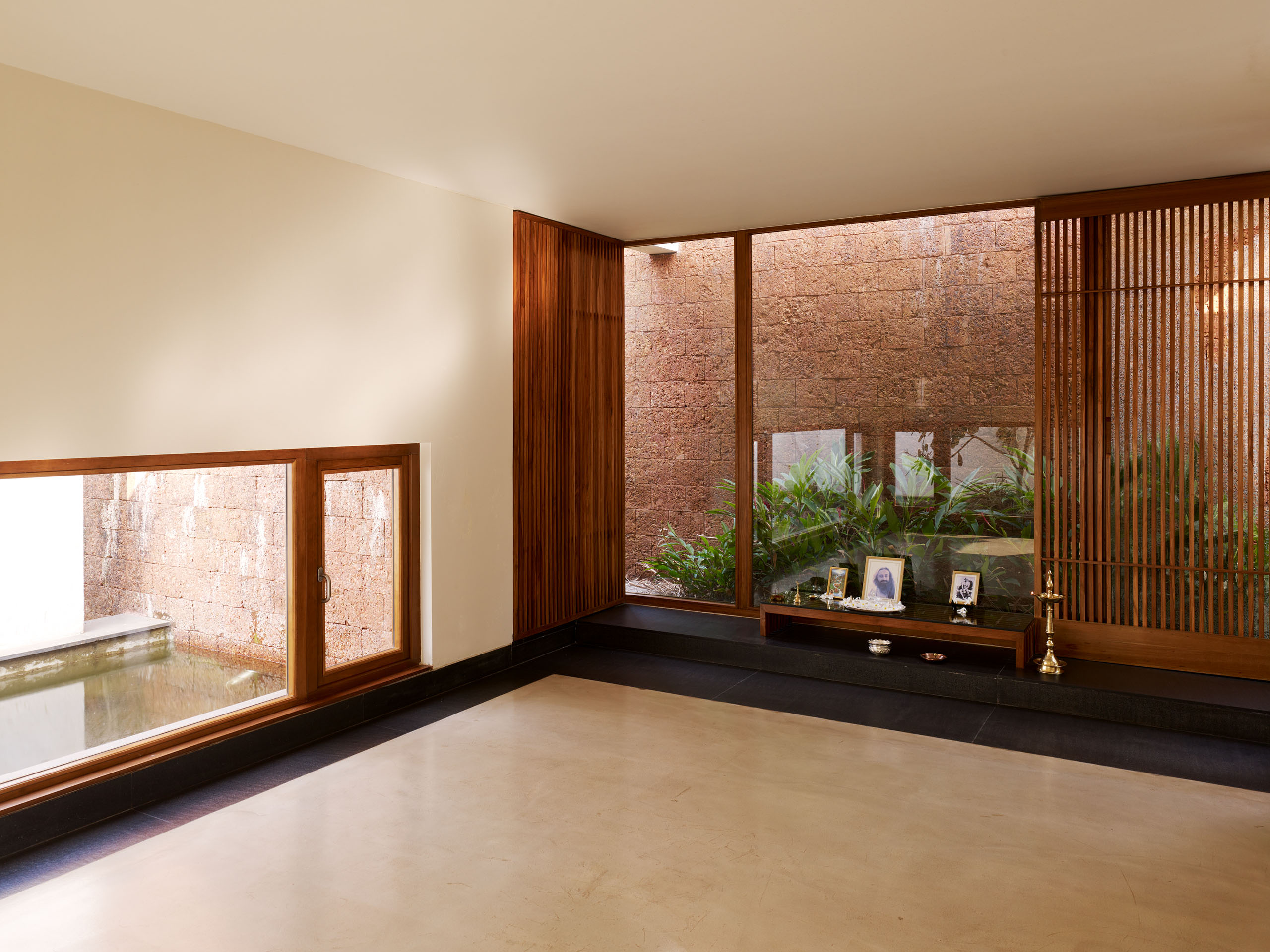 E13430 ALPA 036671 j2560